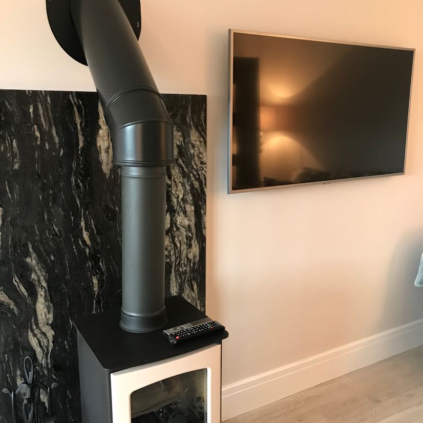 Wall mounted tv