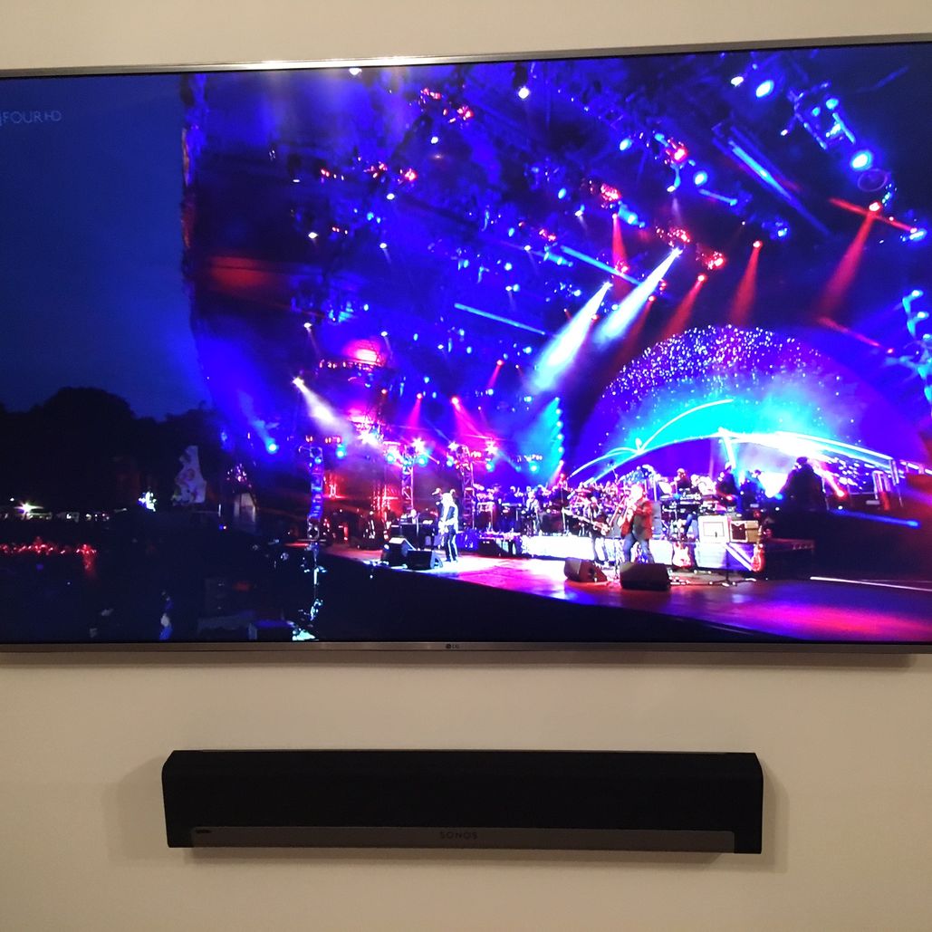 Wall mounted tv